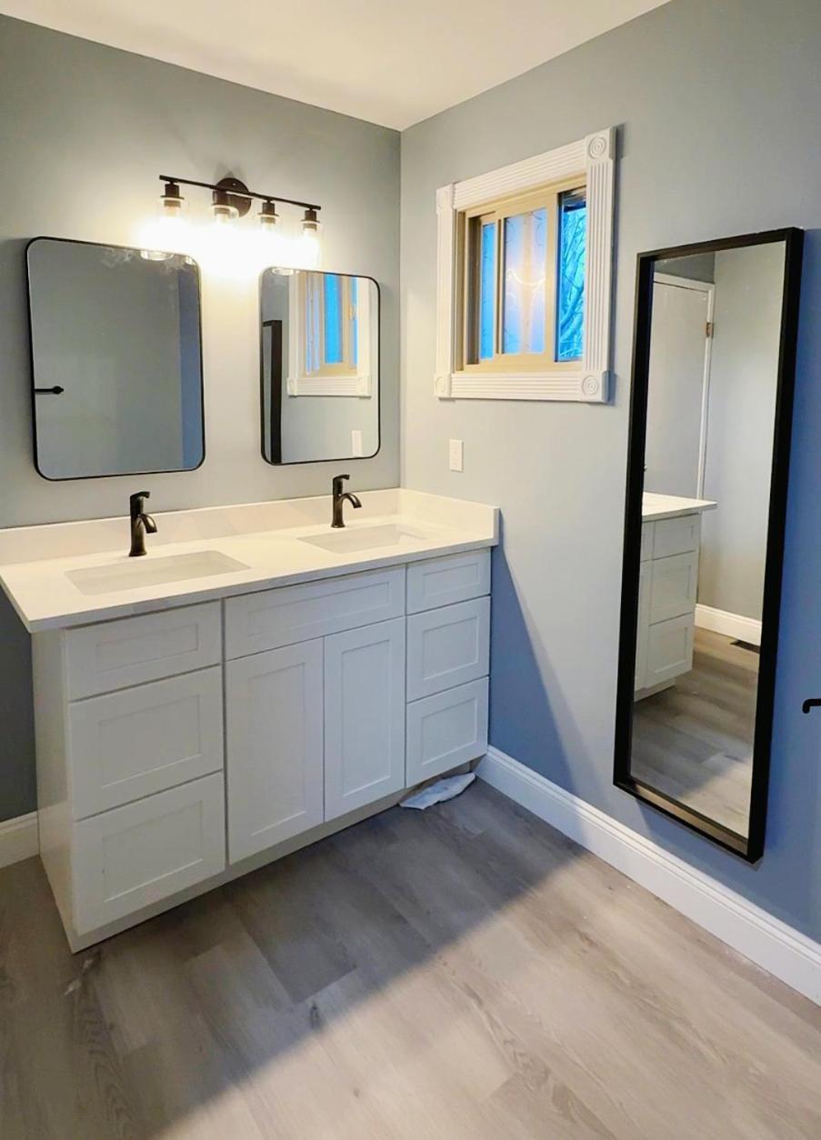 Gorgeous House&30 Second Bus Station Close C-Train& Free Parking Calgary Zewnętrze zdjęcie