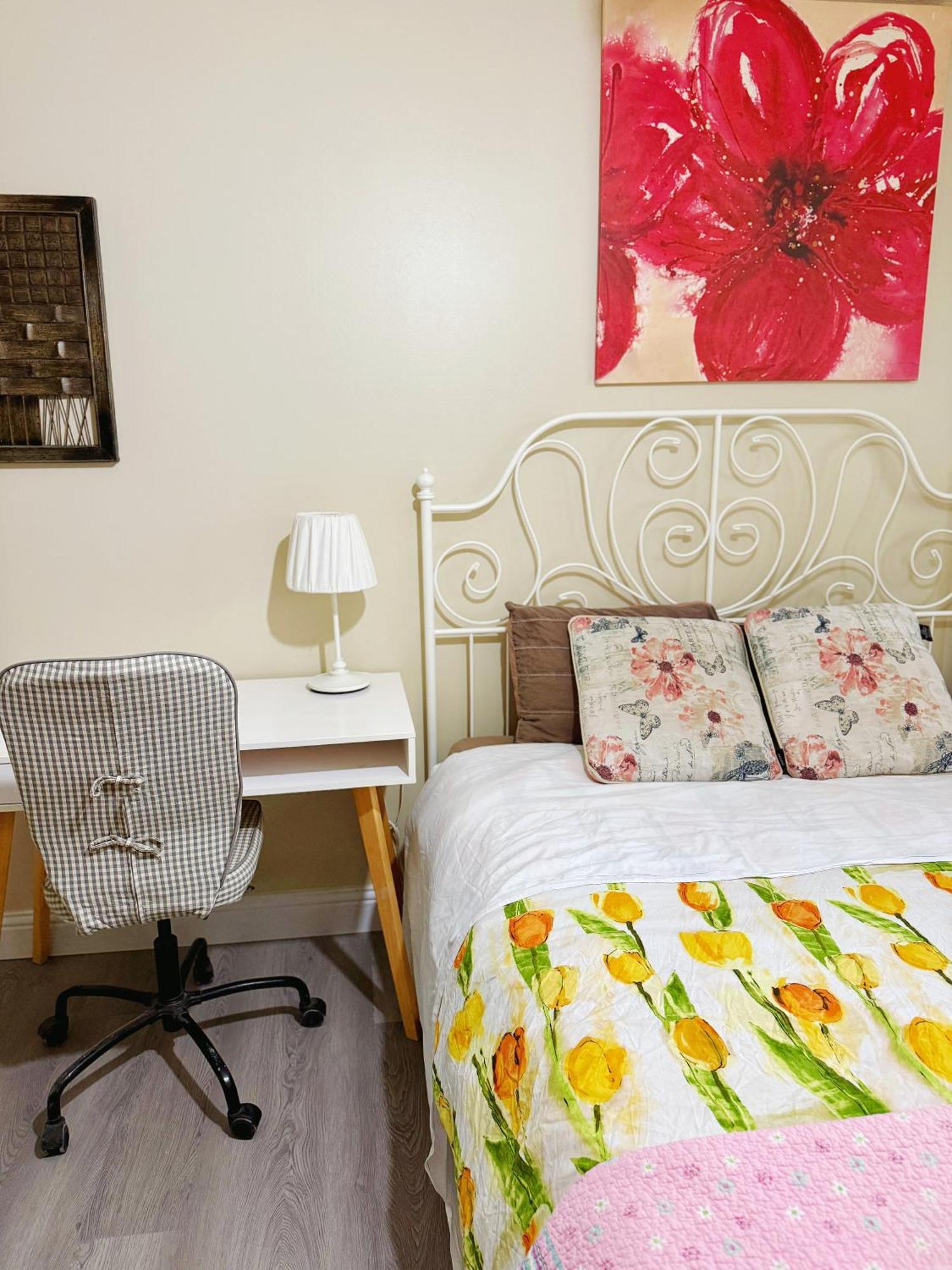 Gorgeous House&30 Second Bus Station Close C-Train& Free Parking Calgary Zewnętrze zdjęcie