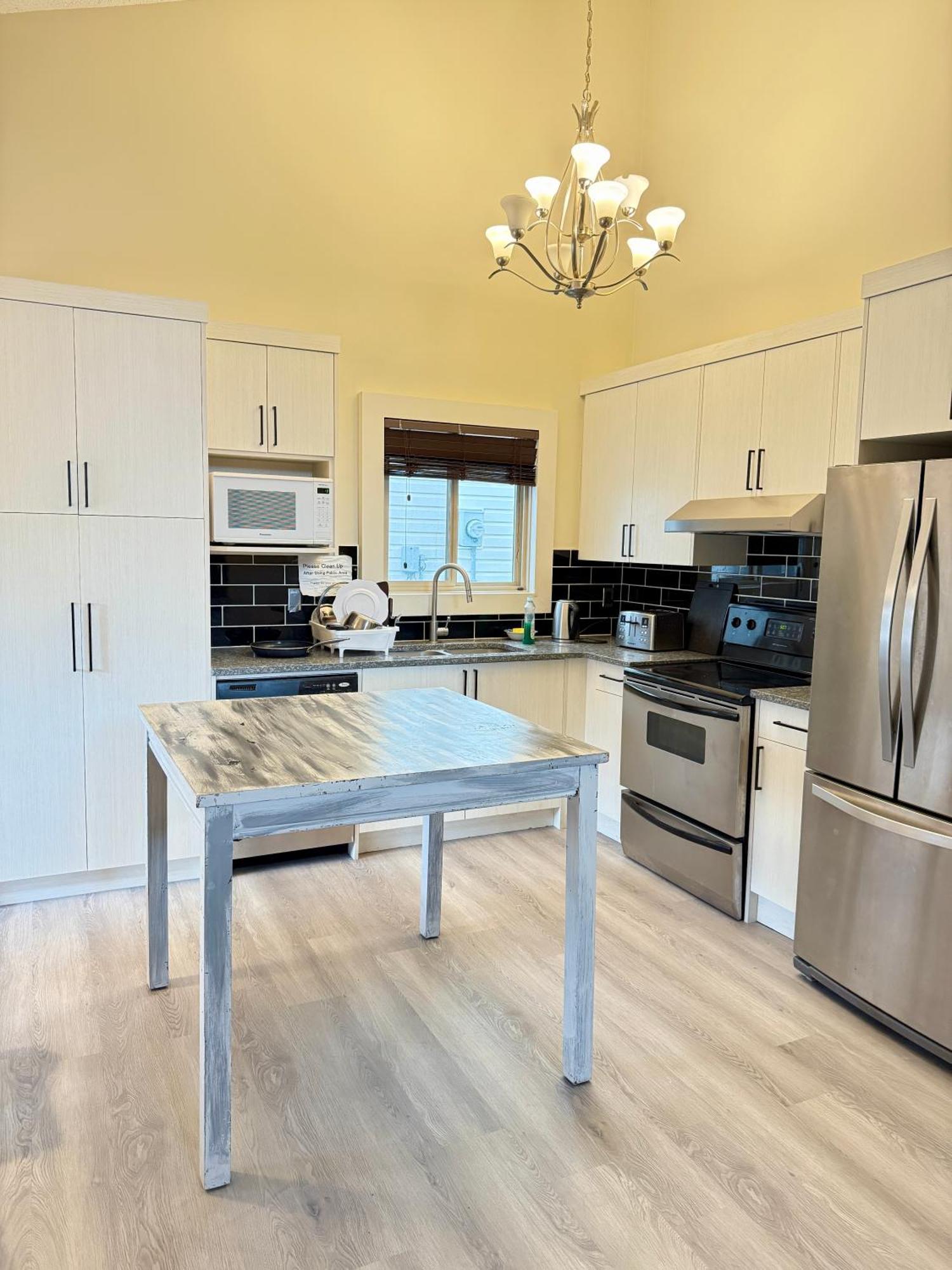 Gorgeous House&30 Second Bus Station Close C-Train& Free Parking Calgary Zewnętrze zdjęcie
