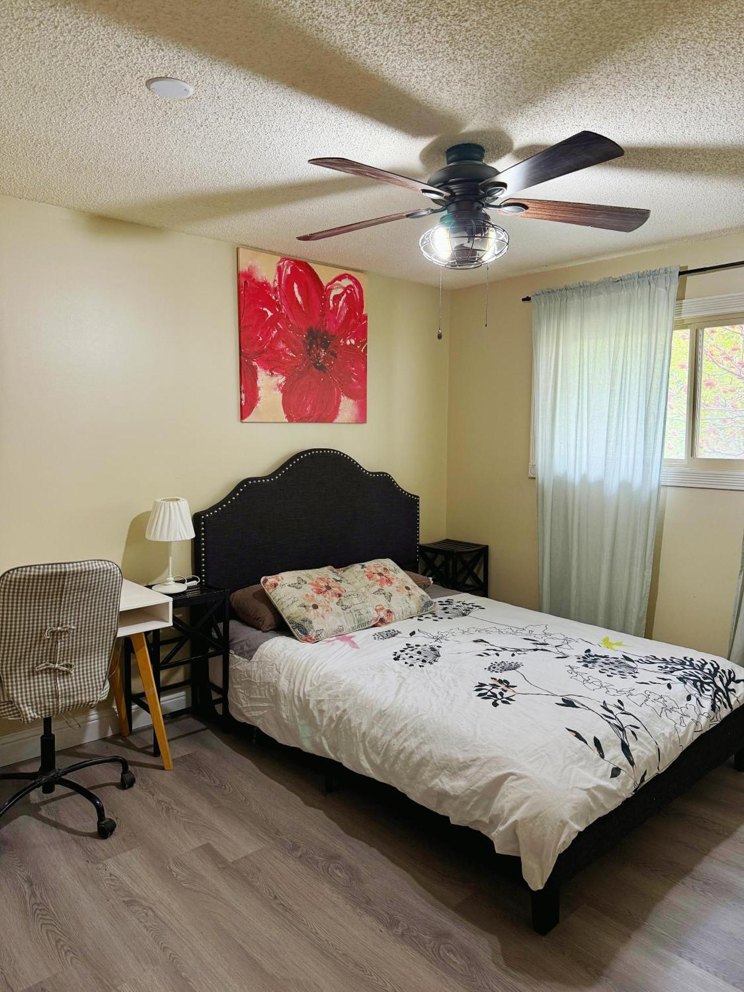 Gorgeous House&30 Second Bus Station Close C-Train& Free Parking Calgary Zewnętrze zdjęcie